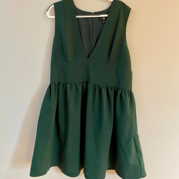 Banana Republic Dresses & Skirts - Gorgeous in Green! Banana Republic Anisa Mini Dress in New Hunter Green